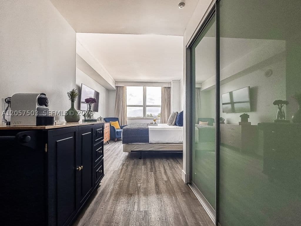 1+1 Condo — 2889 Mcfarlane Rd #912, Miami, FL 33133