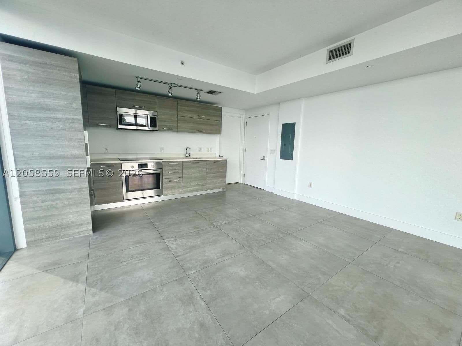 1+1 Condo — 650 32nd St #908, Miami, FL 33137