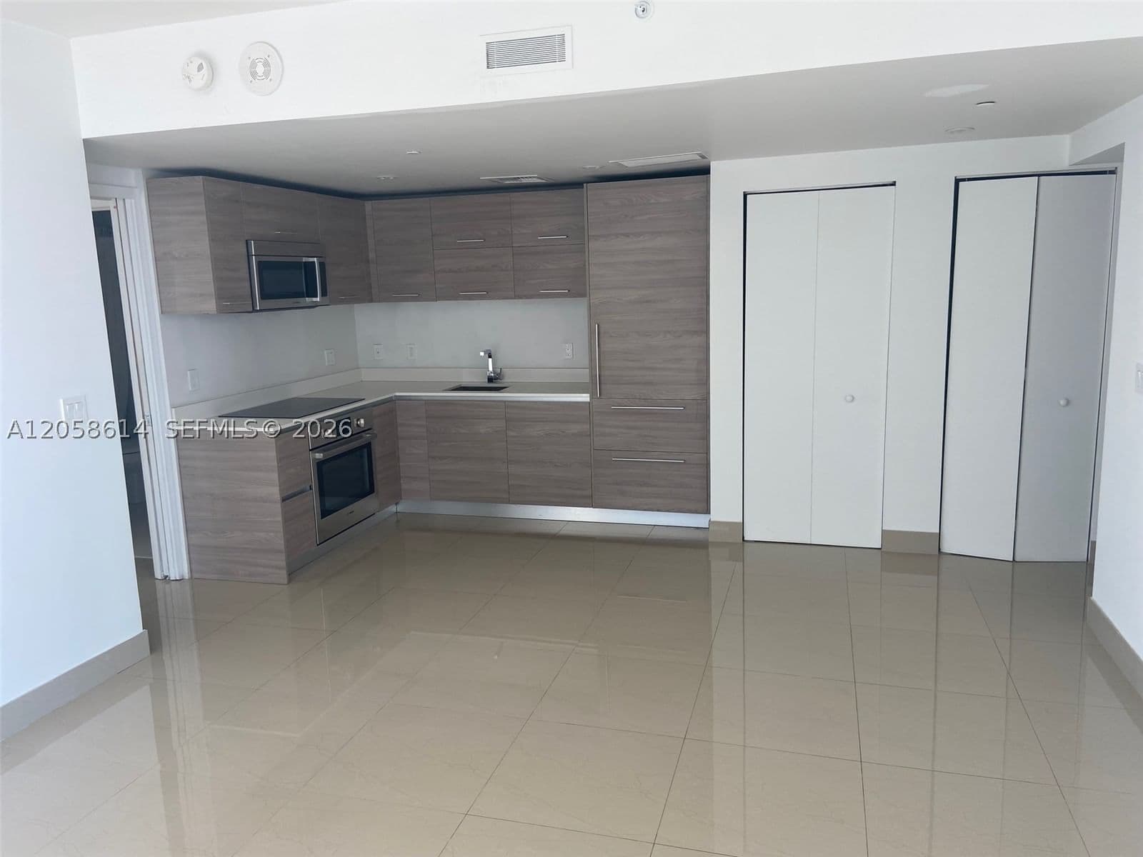 1-bedroom Condo — 1300 Miami Ave #2207, Miami, FL 33130