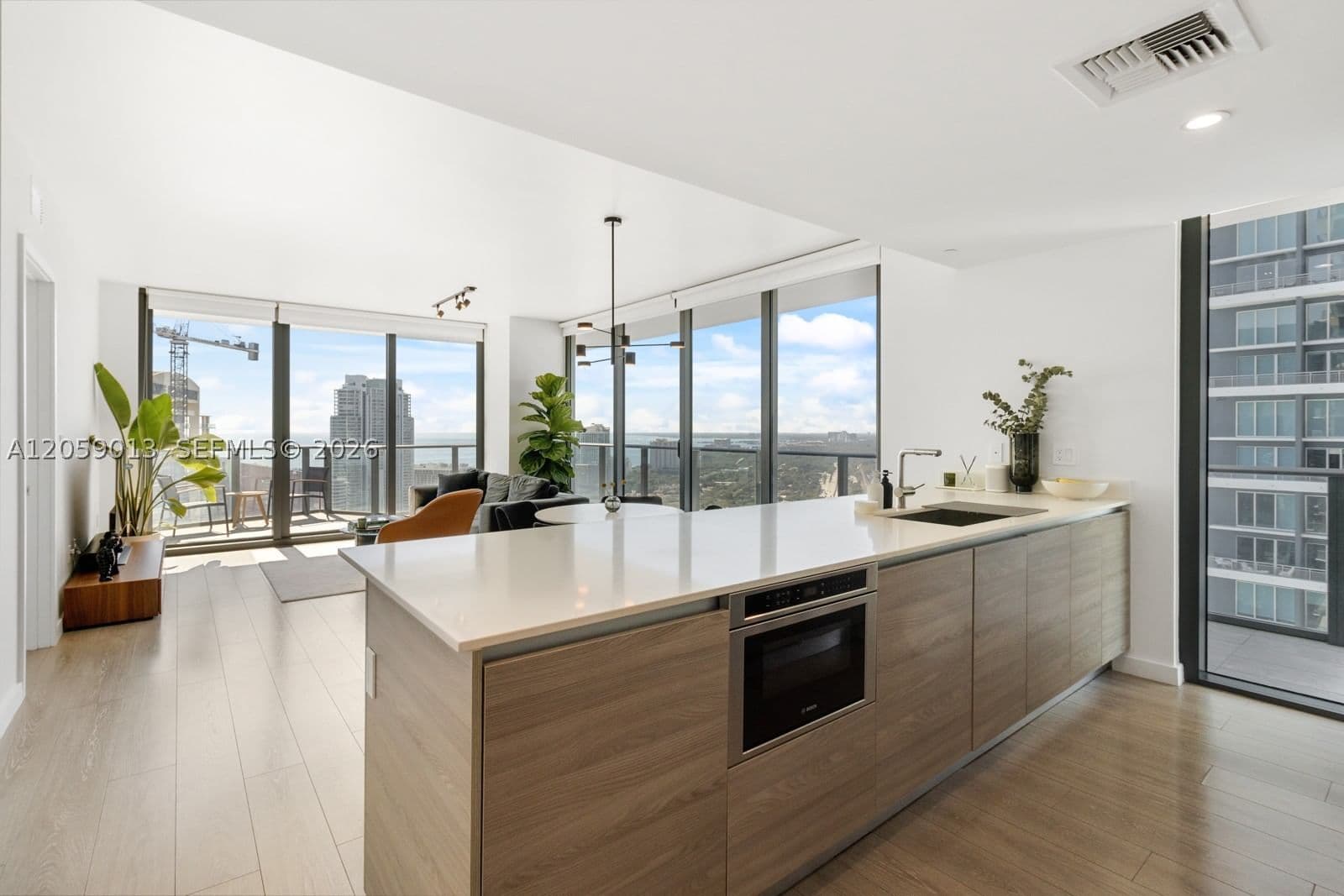 3-bedroom Condo — 1300 Miami Ave #3406, Miami, FL 33130