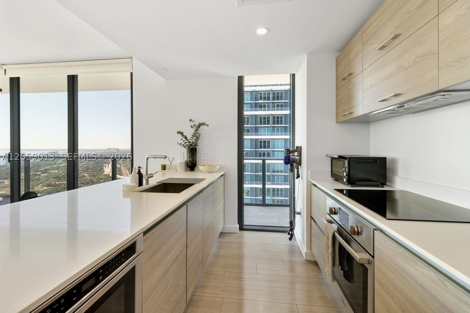 3-bedroom Condo — 1300 Miami Ave #3406, Miami, FL 33130