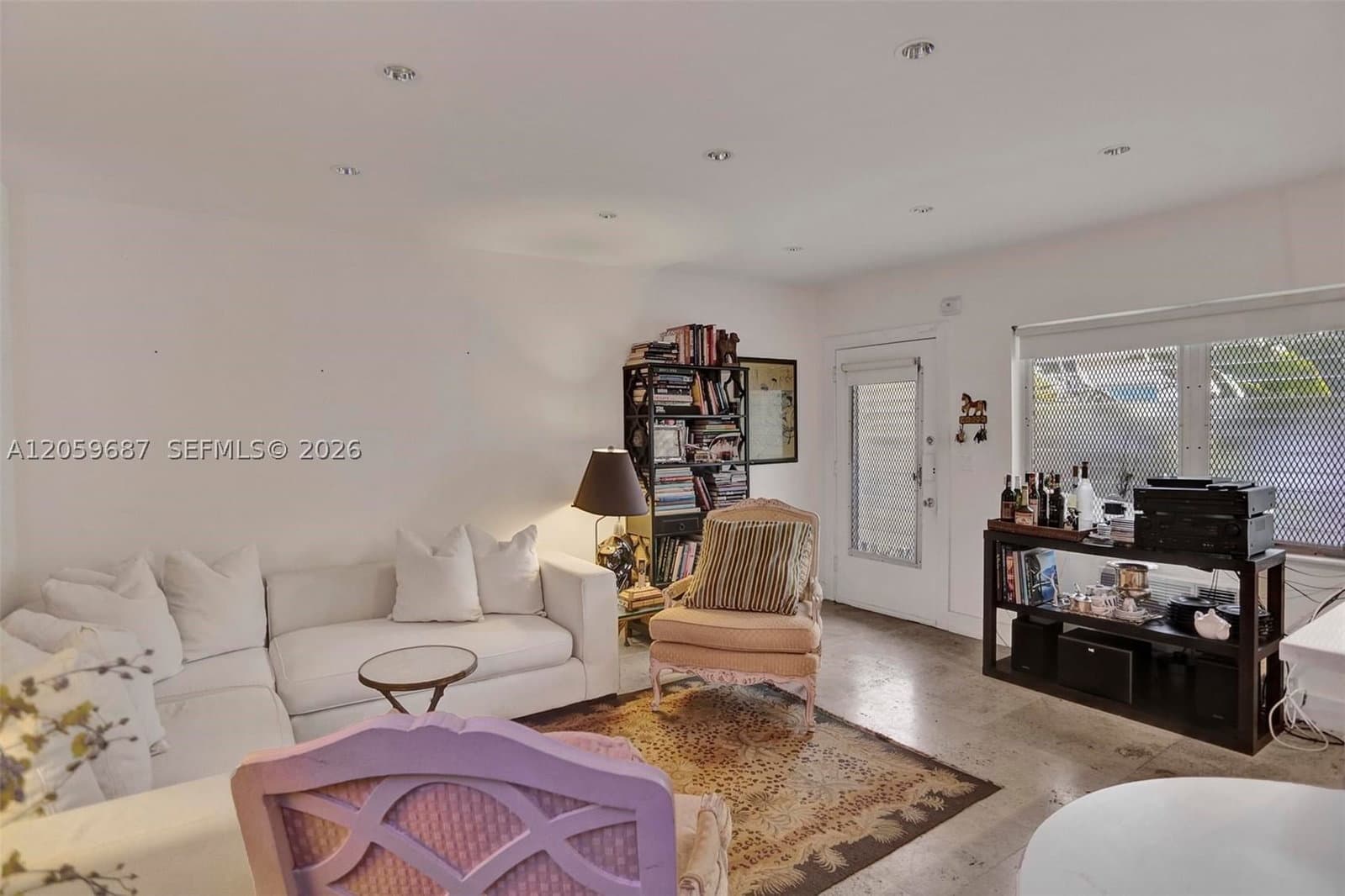 1+1 Kooperatif — 350 Collins Ave #310, Miami Beach, FL 33139