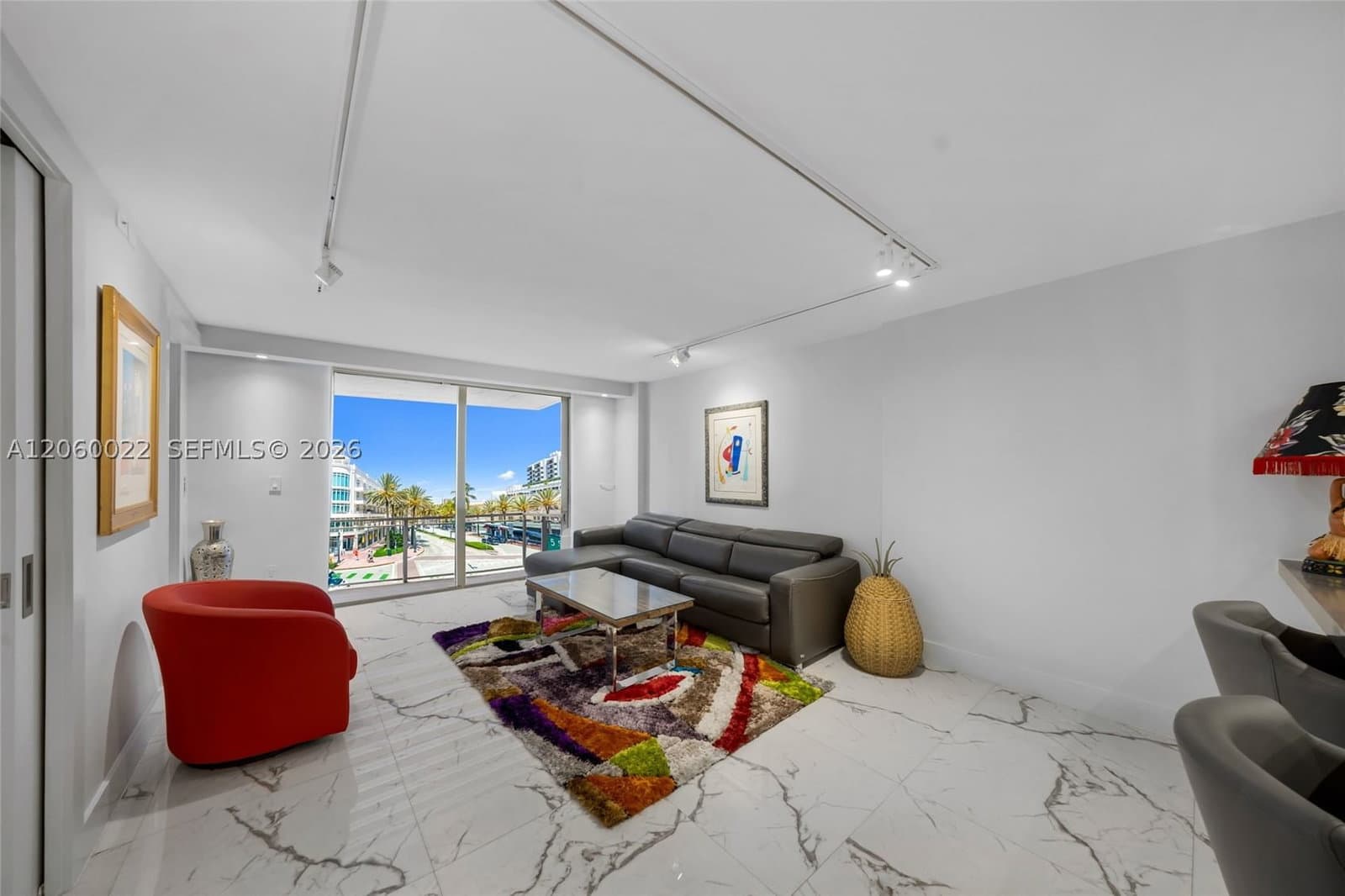 1-bedroom Condo — 465 Ocean Dr #303, Miami Beach, FL 33139