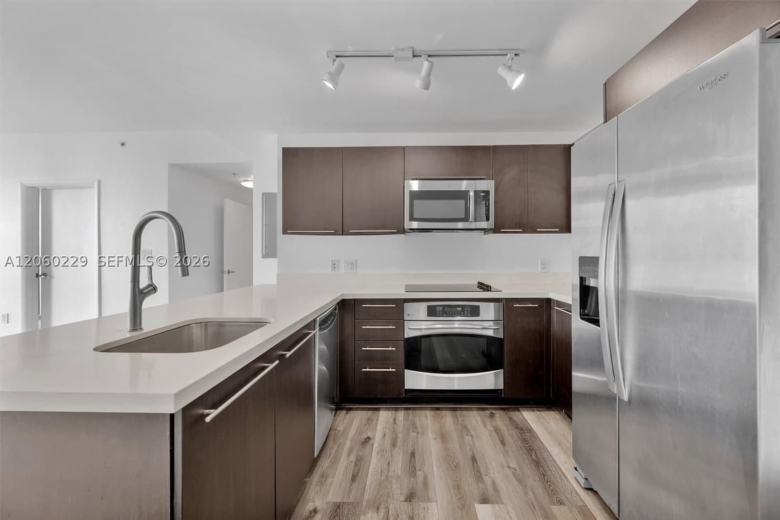 2+1 Condo — 90 3rd St #2001, Miami, FL 33130