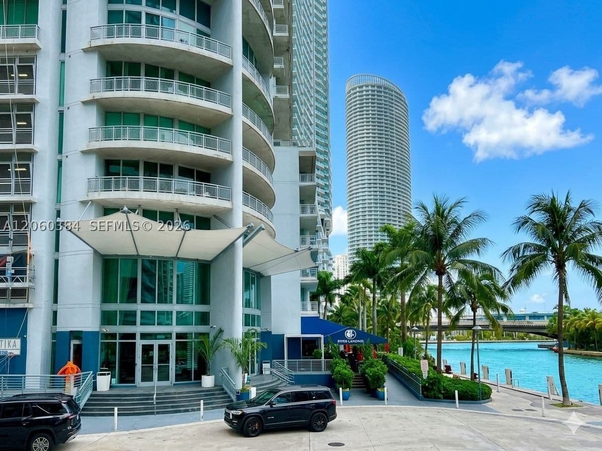 1+1 Condo — 690 1st Ct #1923, Miami, FL 33130