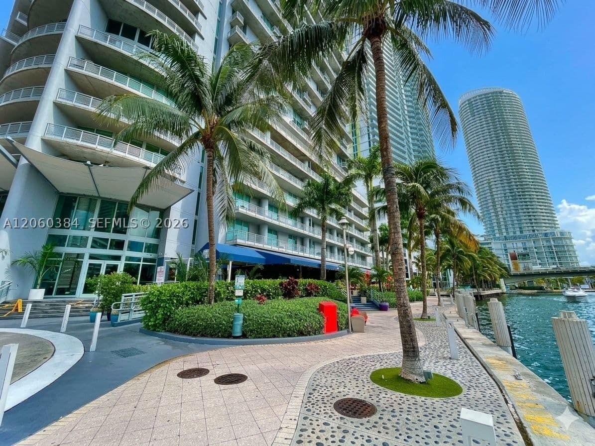 1+1 Condo — 690 1st Ct #1923, Miami, FL 33130