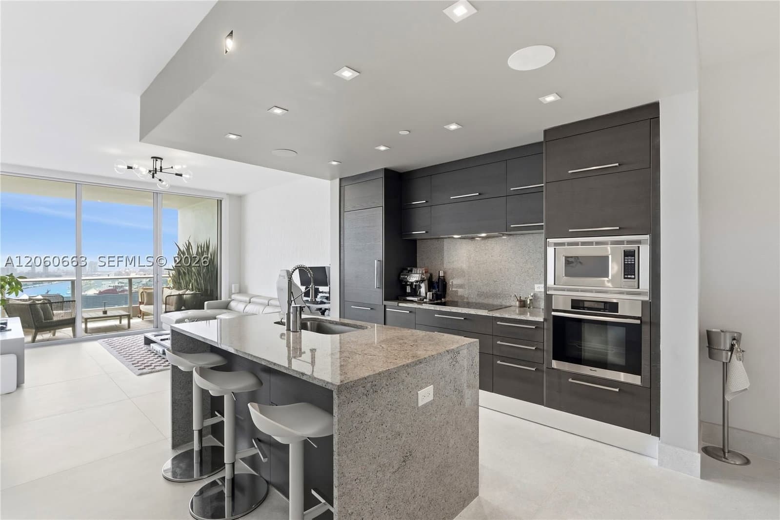 1+1 Condo — 900 Biscayne Blvd #3607, Miami, FL 33132