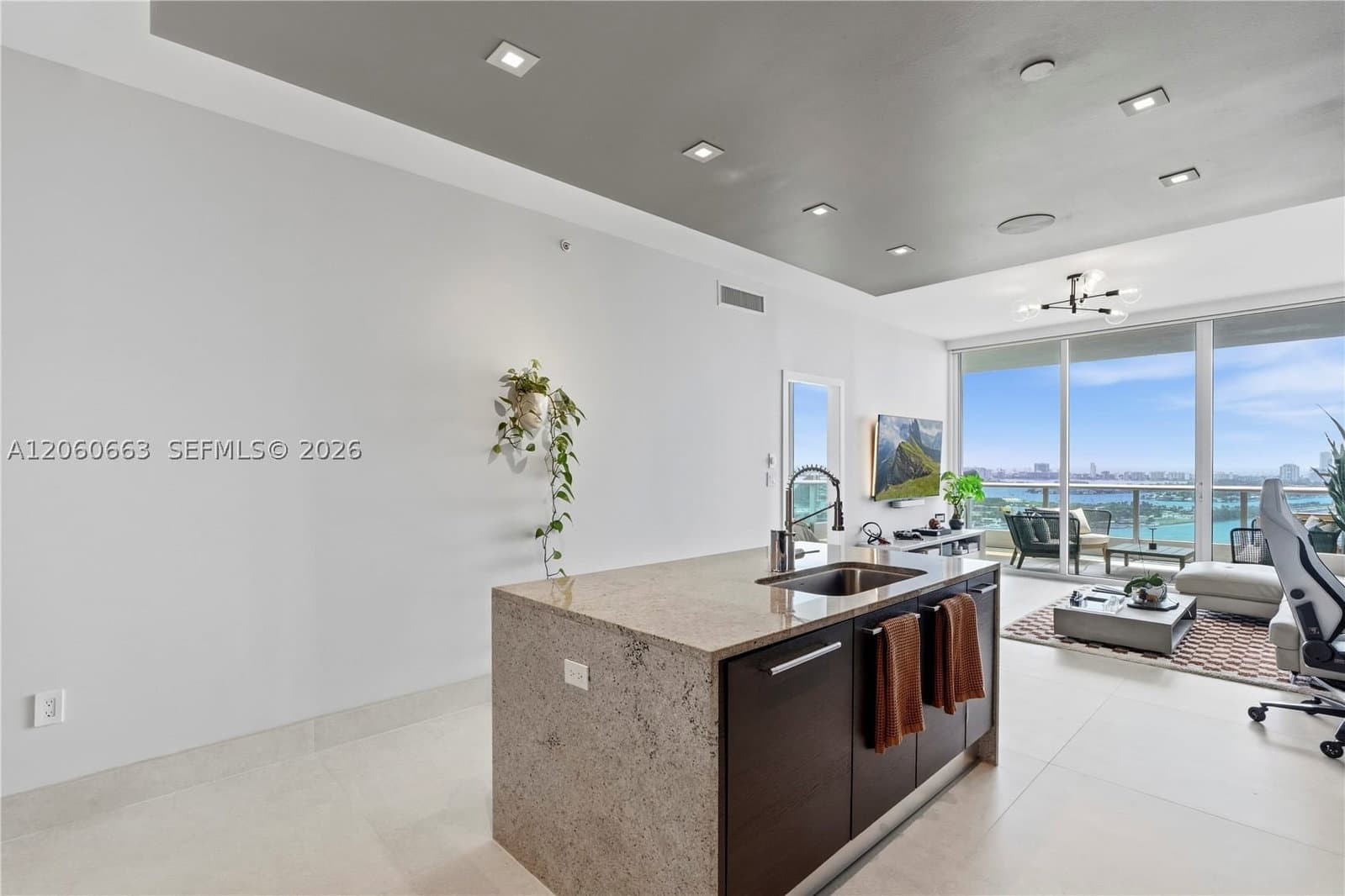 1+1 Condo — 900 Biscayne Blvd #3607, Miami, FL 33132