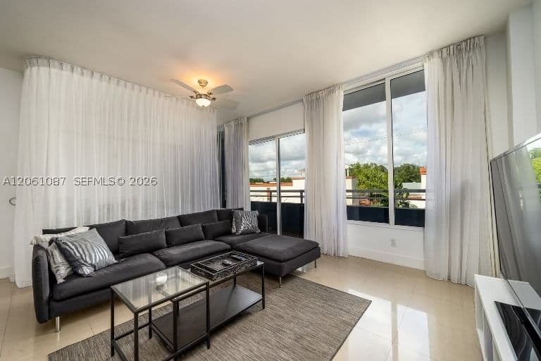 1+1 Condo — 3250 Grand Ave #302, Miami, FL 33133