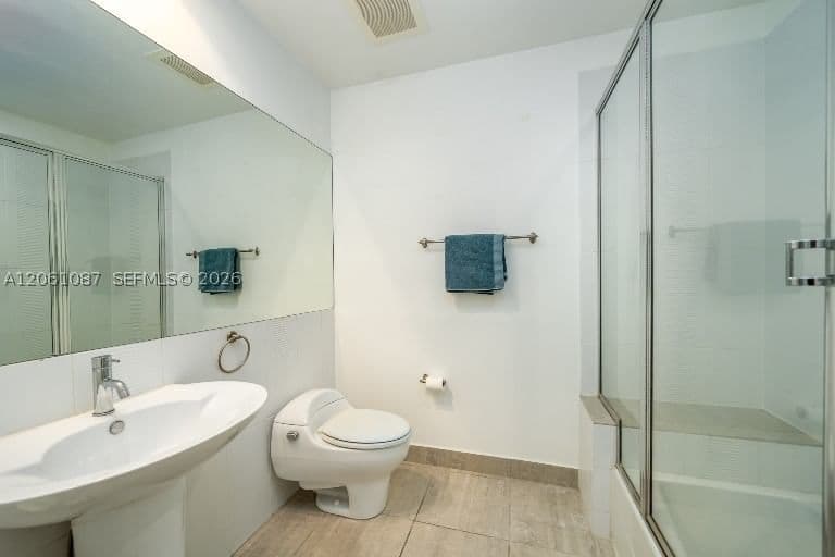 1+1 Condo — 3250 Grand Ave #302, Miami, FL 33133