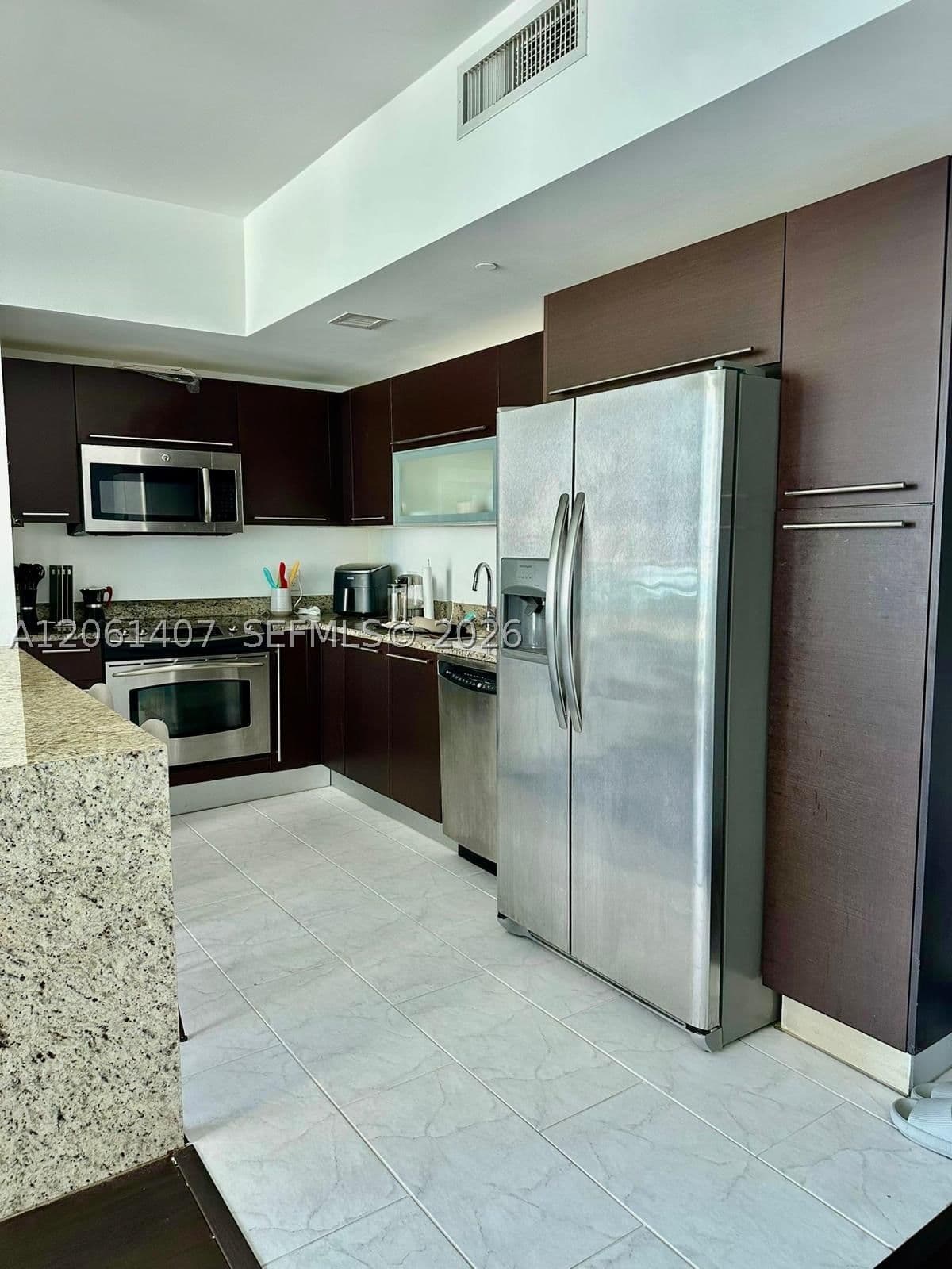 2+1 Condo — 950 Brickell Bay Dr #2406, Miami, FL 33131