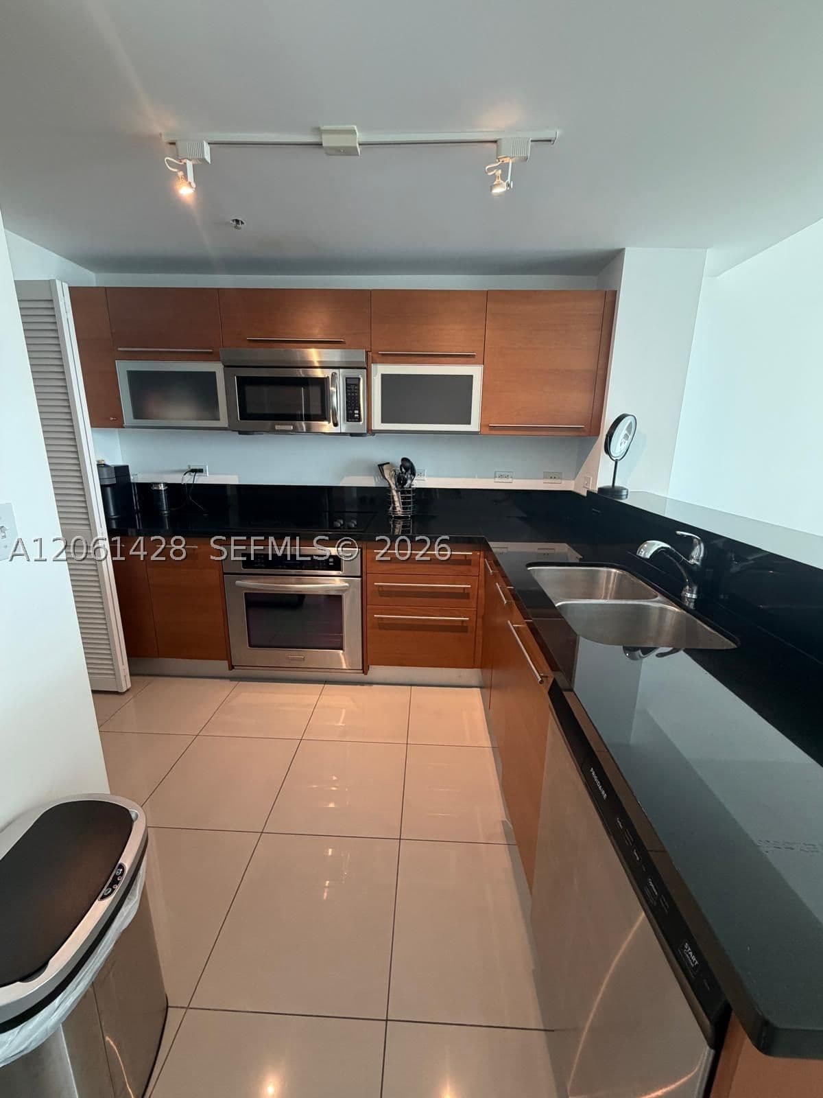 1+1 Condo — 253 2nd St #3806, Miami, FL 33132