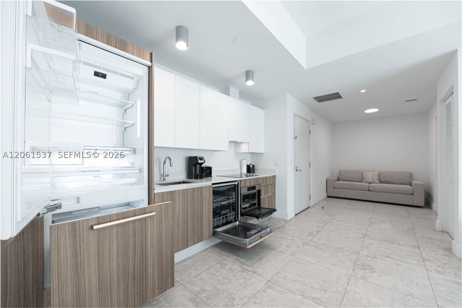 2+1 Condo — 239 9th St #2103, Miami, FL 33130