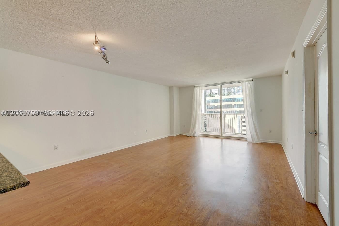 1+1 Condo — 1200 Brickell Bay Dr #1822, Miami, FL 33131