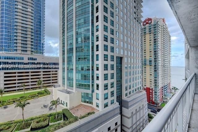 1+1 Condo — 1200 Brickell Bay Dr #1822, Miami, FL 33131