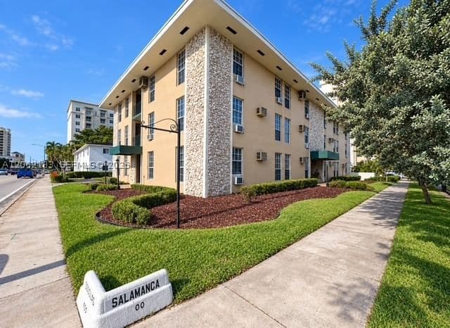 2+1 Daire — 1400 Douglas Rd #11, Coral Gables, FL 33134
