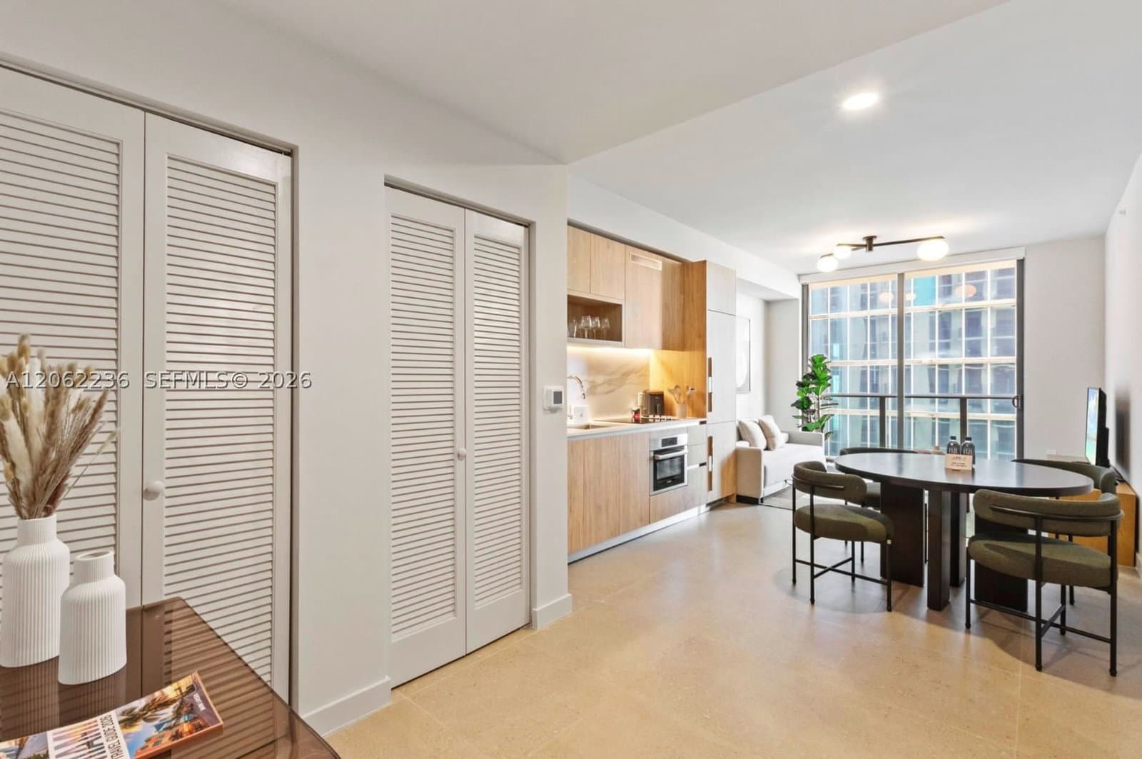 1-bedroom Condo — 11 6th St #2303, Miami, FL 33132
