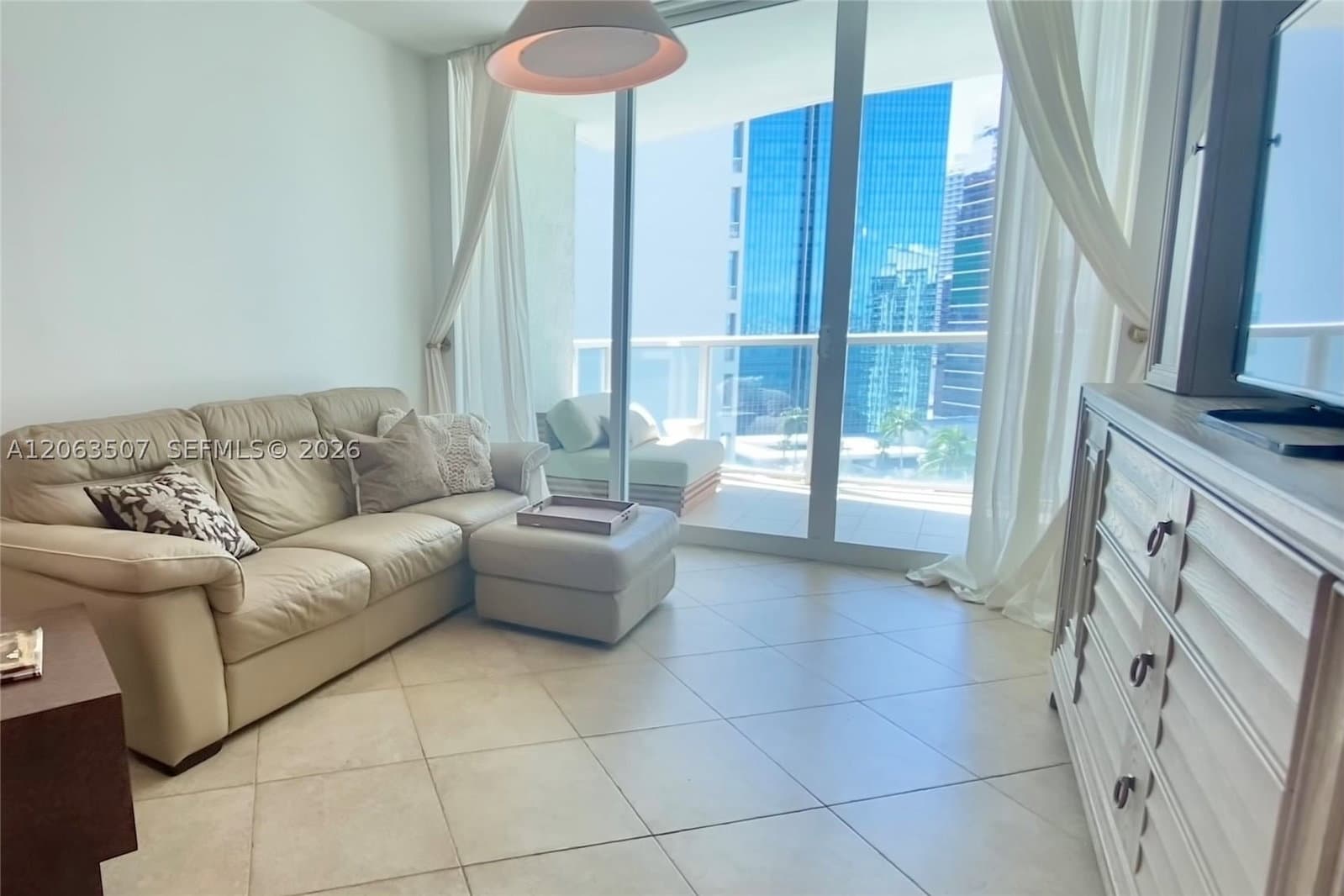 1-bedroom Condo — 218 14th St #2004, Miami, FL 33131