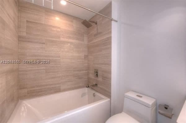 Condo — 1300 Brickell Bay Dr #2313, Miami, FL 33131