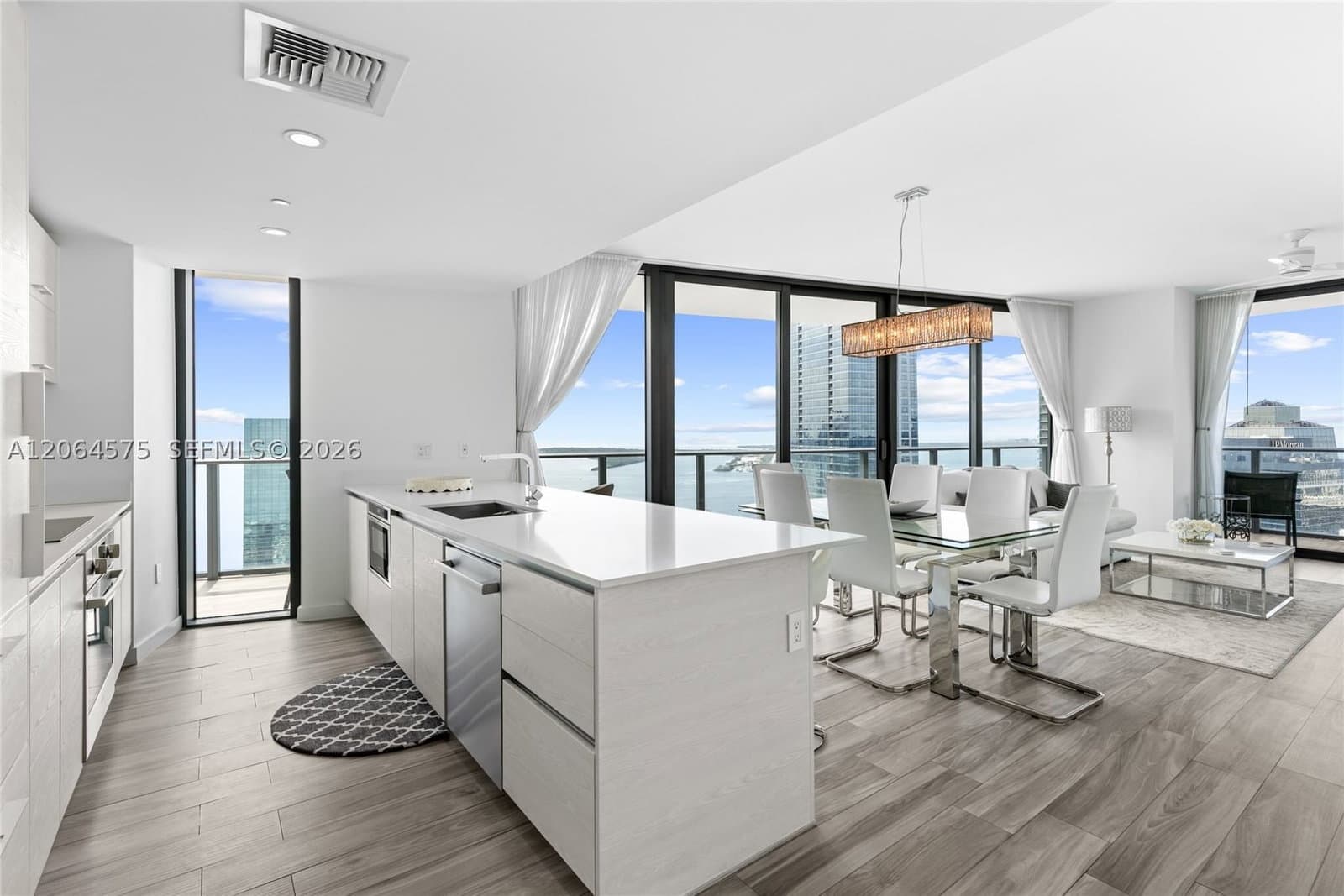 3-bedroom Condo — 1300 Miami Ave #4505, Miami, FL 33130