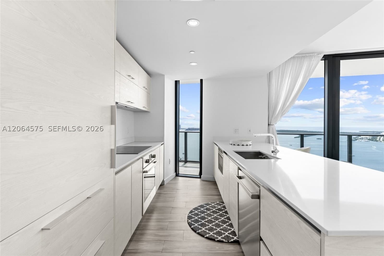3-bedroom Condo — 1300 Miami Ave #4505, Miami, FL 33130