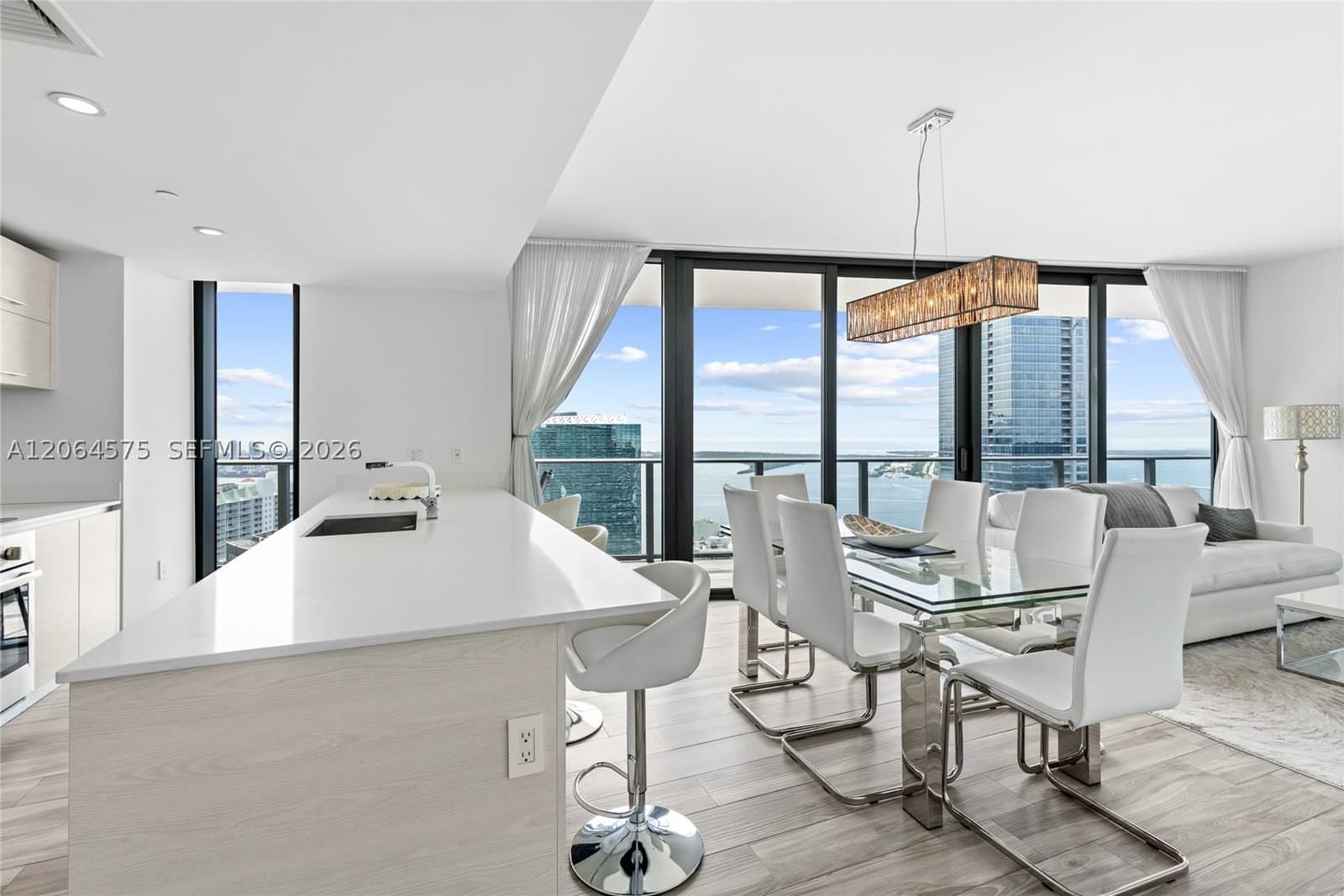 3-bedroom Condo — 1300 Miami Ave #4505, Miami, FL 33130