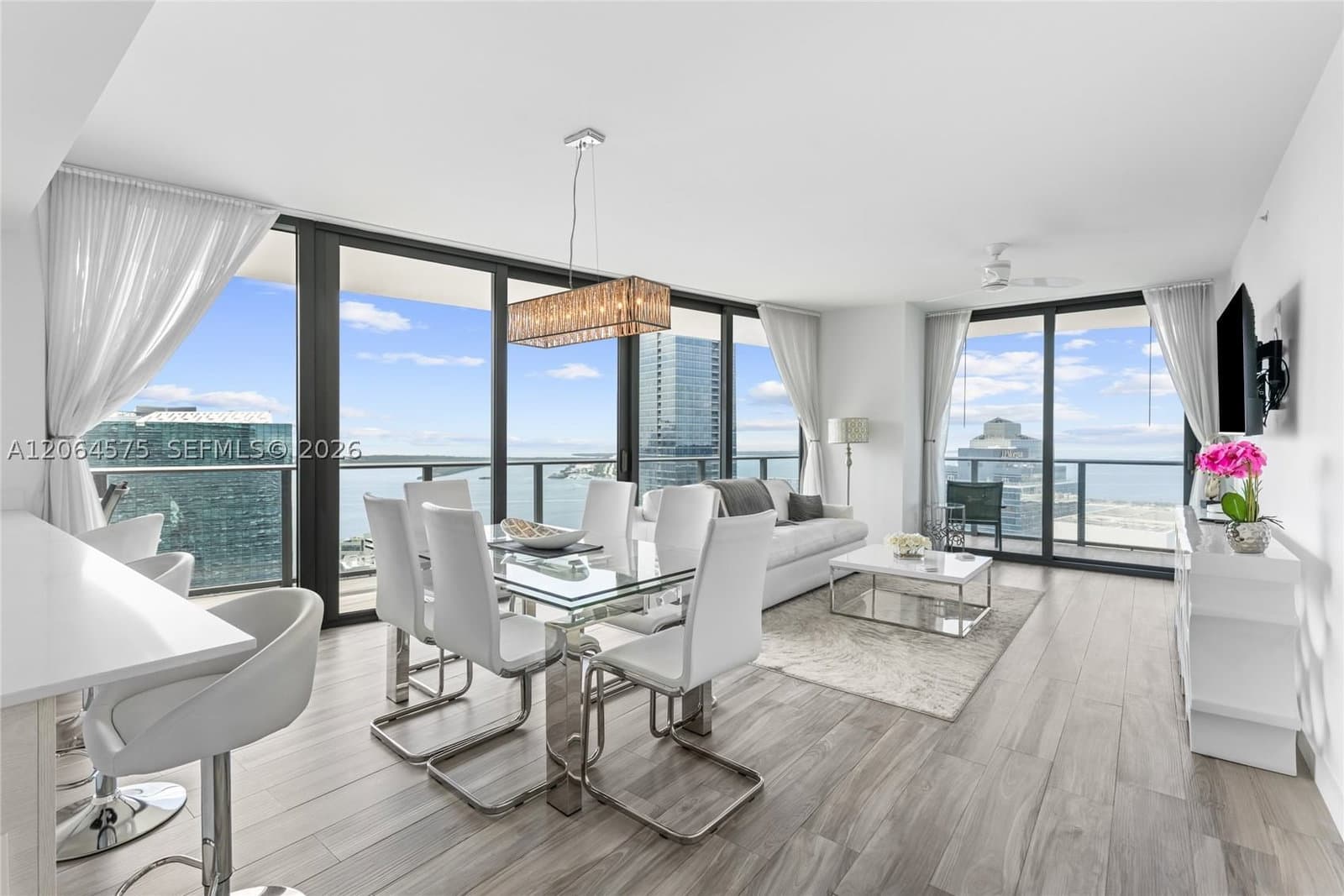 3-bedroom Condo — 1300 Miami Ave #4505, Miami, FL 33130
