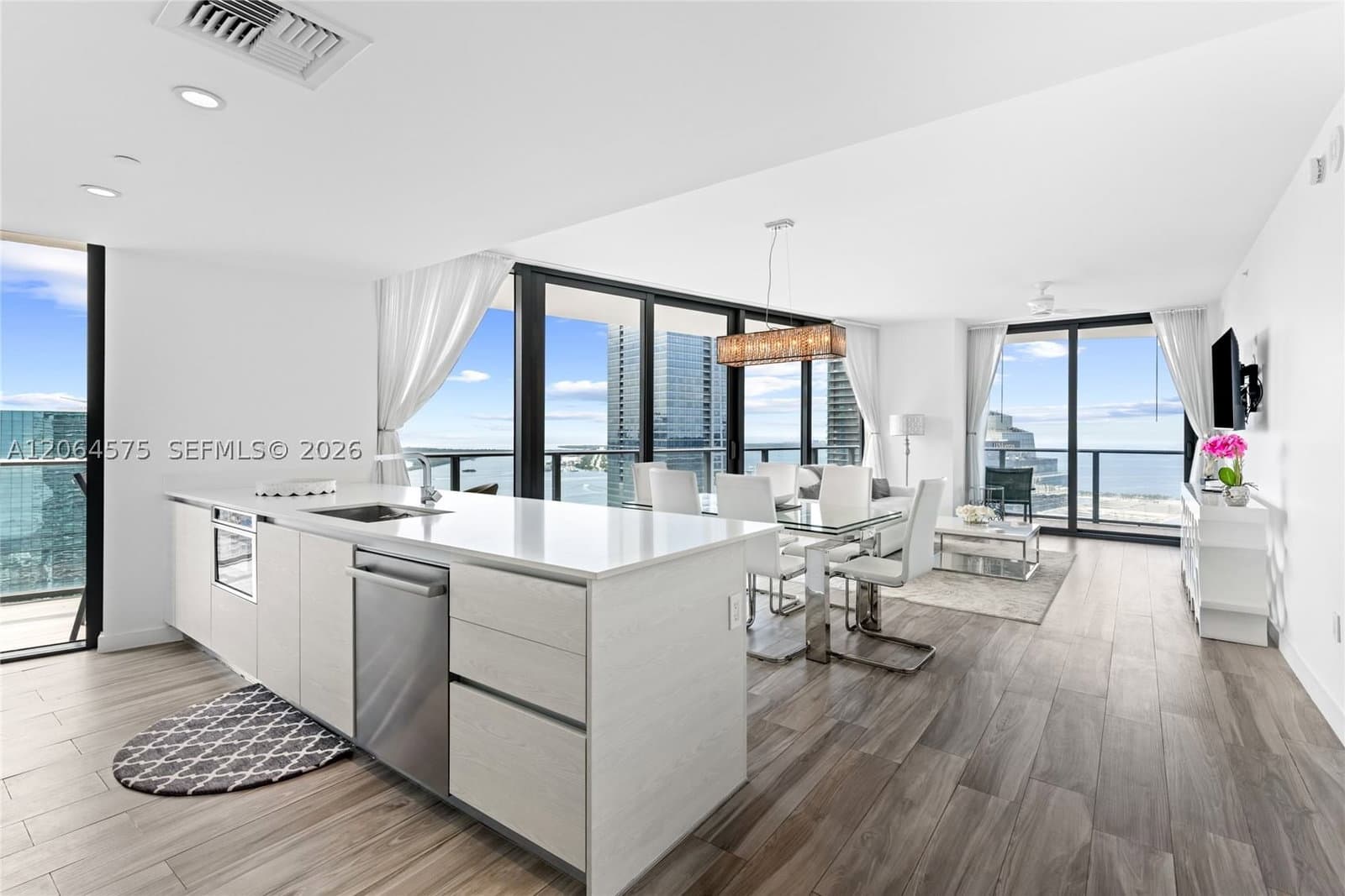 3-bedroom Condo — 1300 Miami Ave #4505, Miami, FL 33130