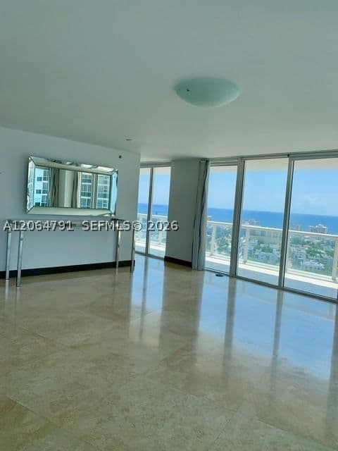 2+1 Condo — 450 Alton Rd #2207, Miami Beach, FL 33139
