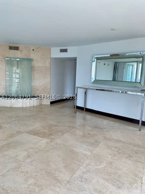2+1 Condo — 450 Alton Rd #2207, Miami Beach, FL 33139
