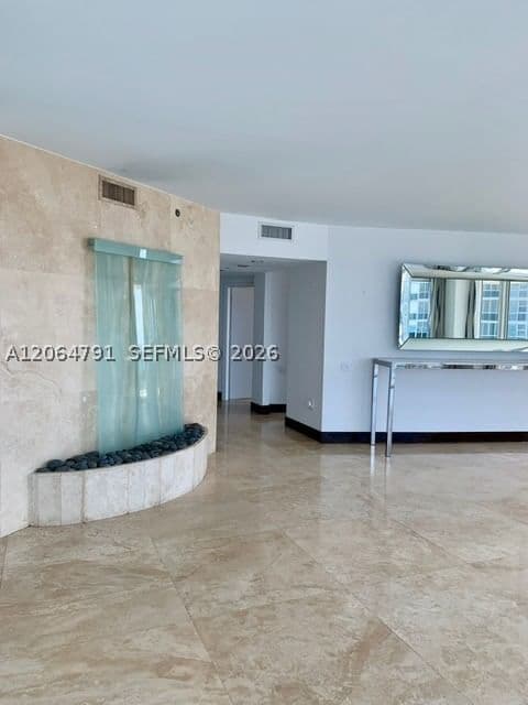 2+1 Condo — 450 Alton Rd #2207, Miami Beach, FL 33139