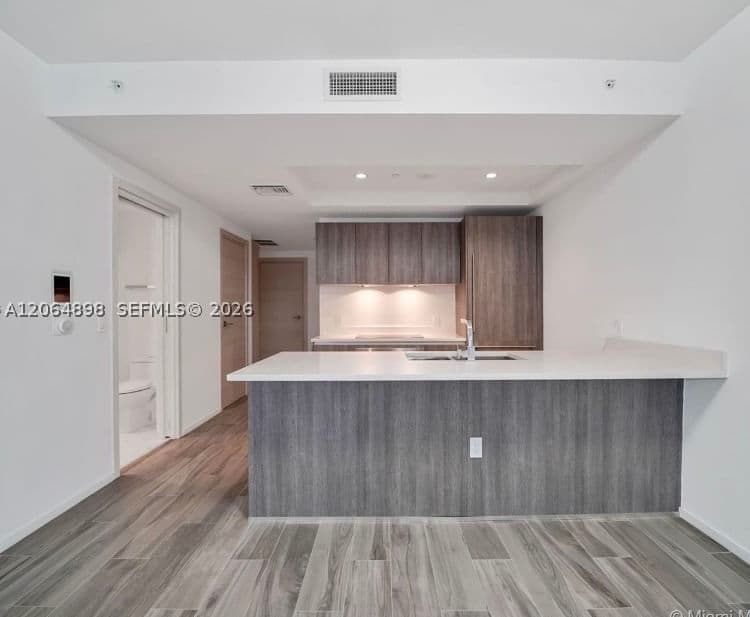 1-bedroom Condo — 801 Miami Ave #1807, Miami, FL 33130