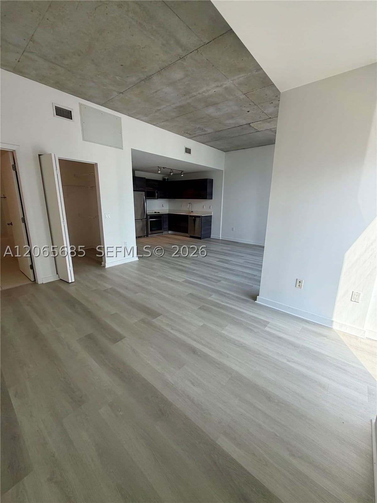 1+1 Condo — 151 1 Street #2207, Miami, FL 33131