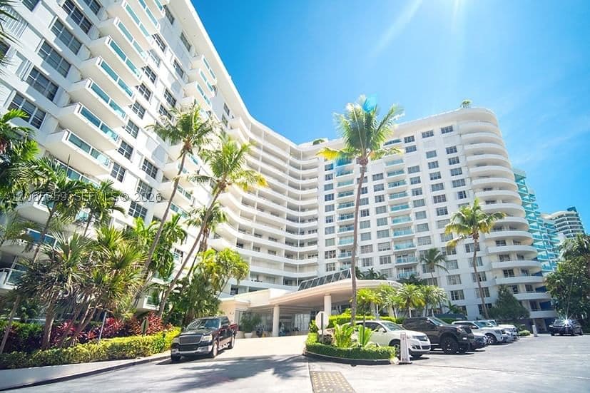 2-bedroom Condo — 5161 Collins Ave #306, Miami Beach, FL 33140
