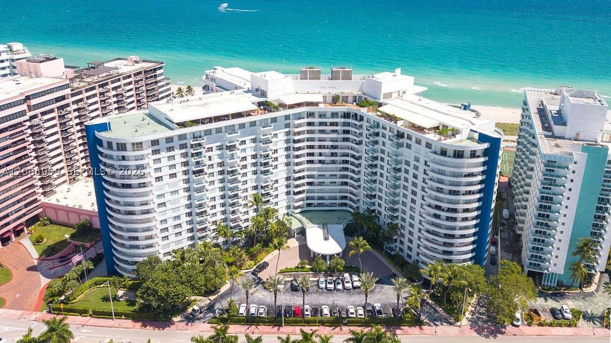 2-bedroom Condo — 5161 Collins Ave #306, Miami Beach, FL 33140