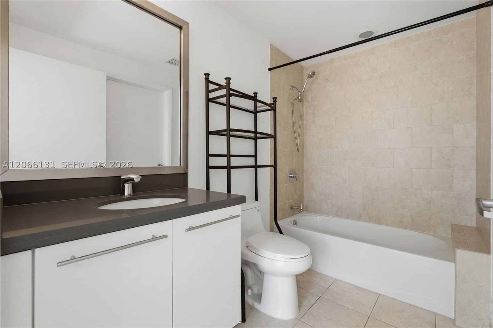 2+1 Condo — 90 3rd St #1801, Miami, FL 33130