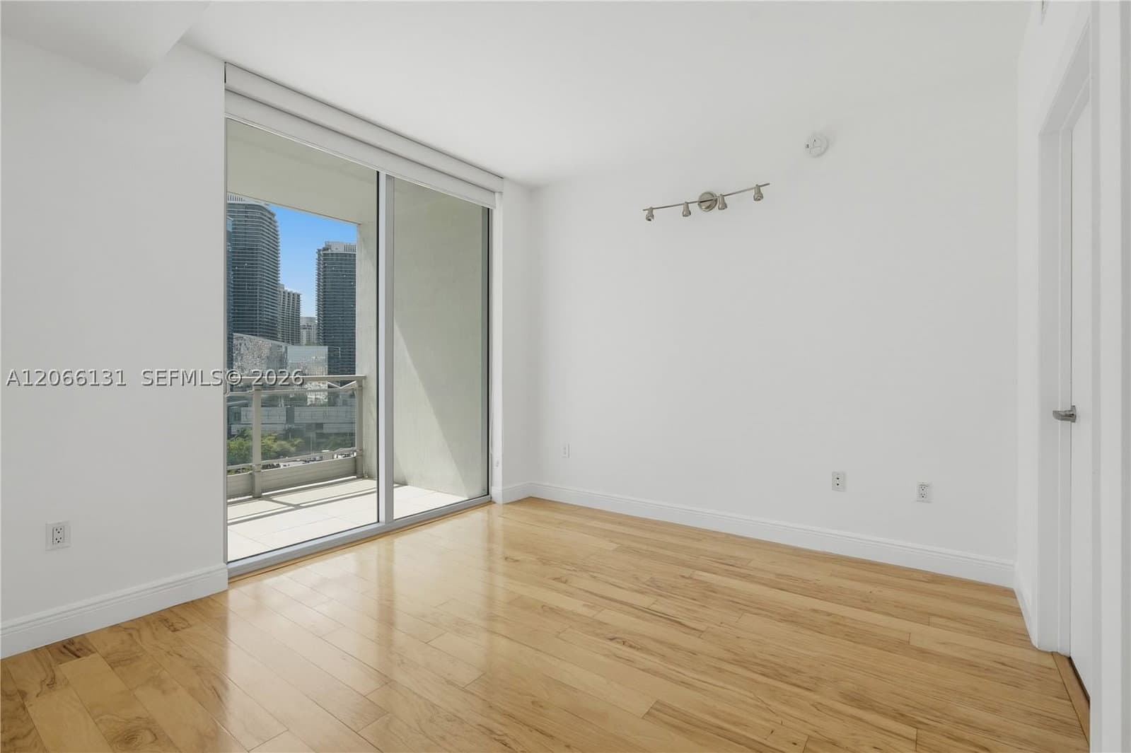 2+1 Condo — 90 3rd St #1801, Miami, FL 33130