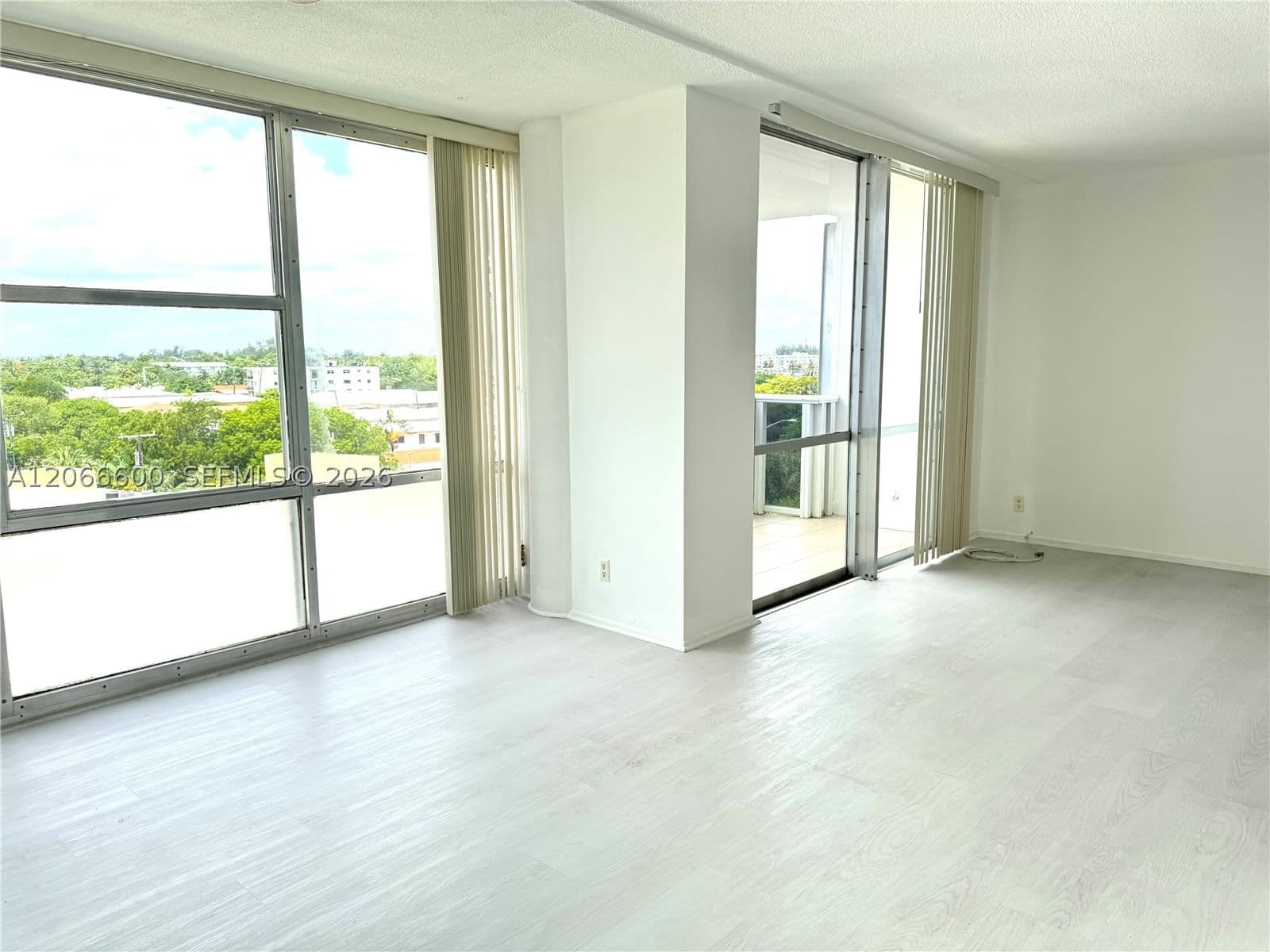 1-bedroom Condo — 900 Bay Dr #523, Miami Beach, FL 33141