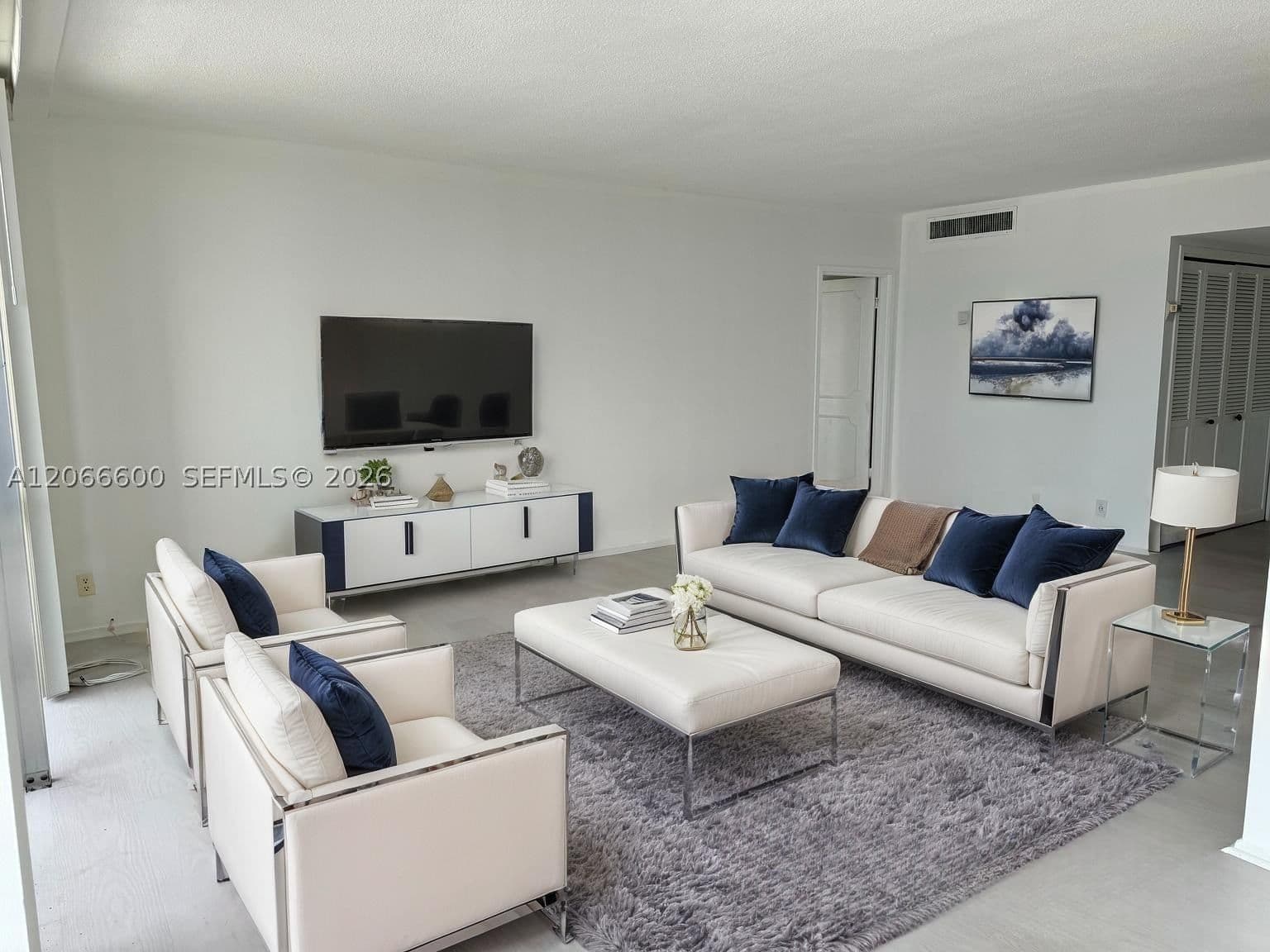 1-bedroom Condo — 900 Bay Dr #523, Miami Beach, FL 33141