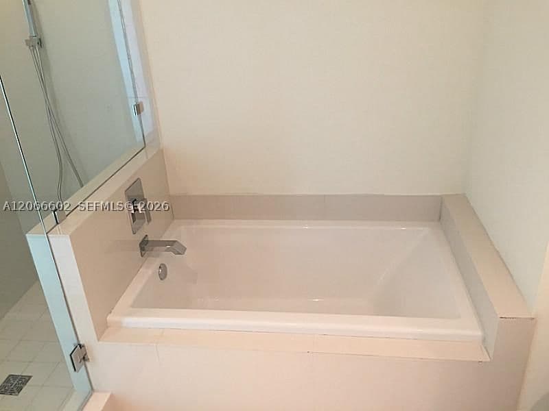 1+1 Condo — 1100 MIAMI AV #3908, Miami, FL 33130