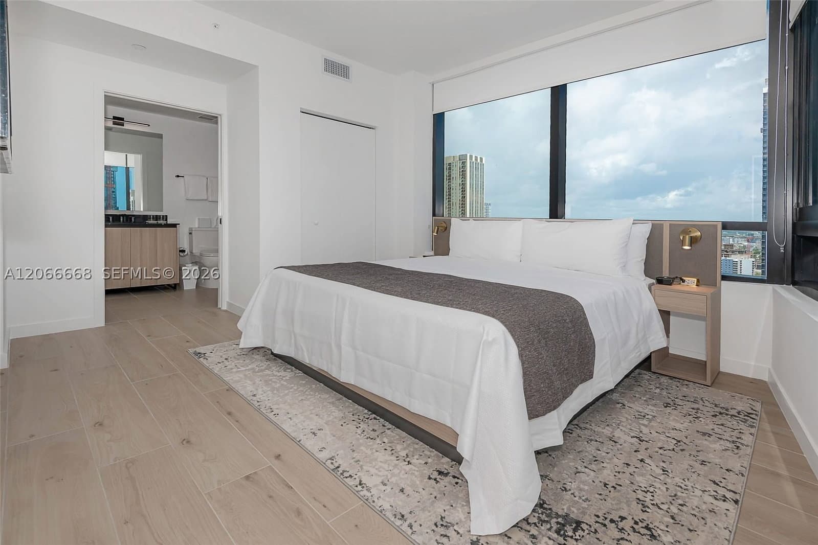 2-bedroom Condo — 225 Miami Ave #2801, Miami, FL 33128
