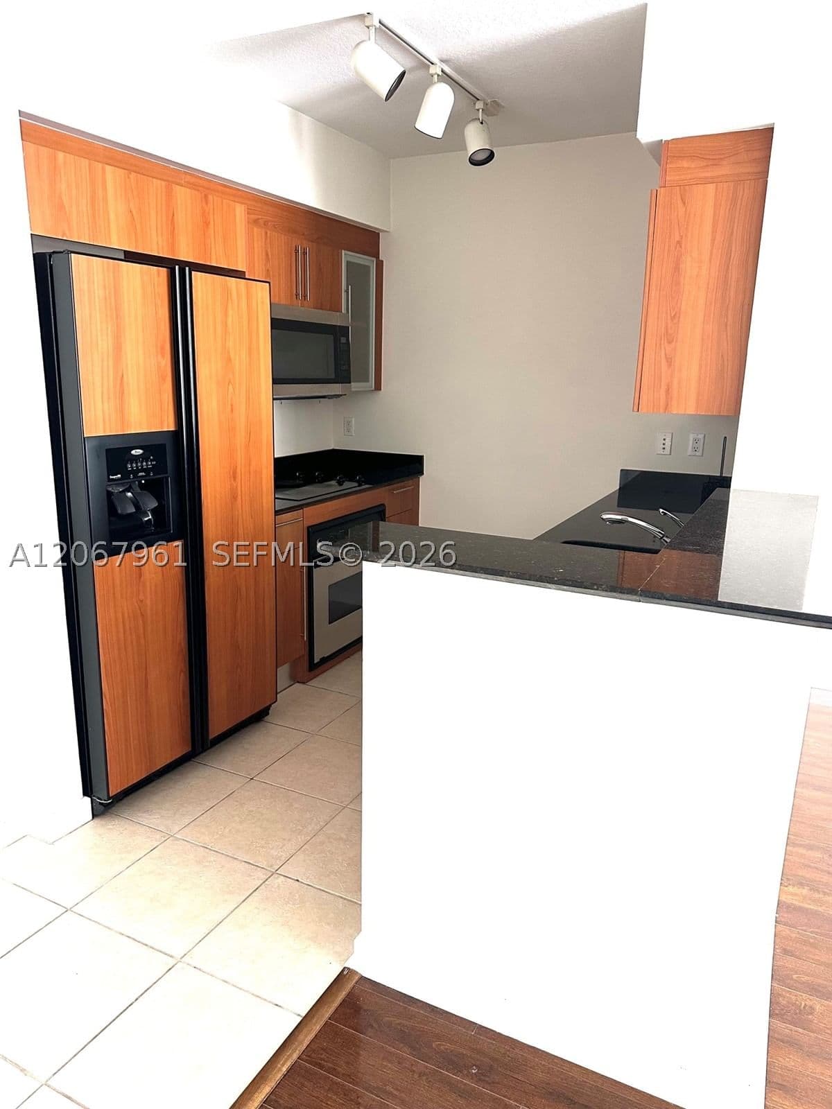 1+1 Condo — 335 Biscayne Blvd #1802, Miami, FL 33131