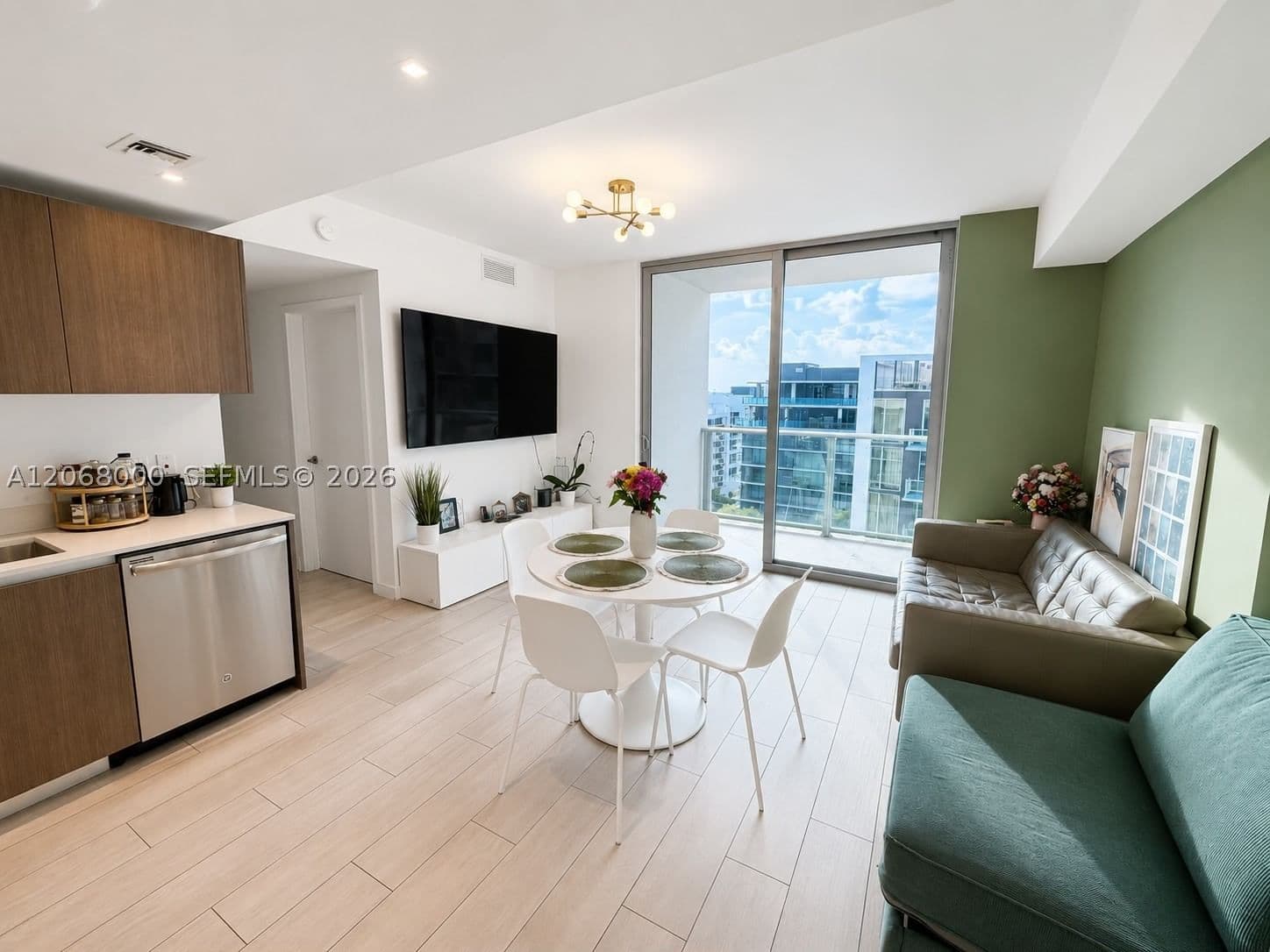 2+1 Condo — 1600 1st Ave #906, Miami, FL 33129