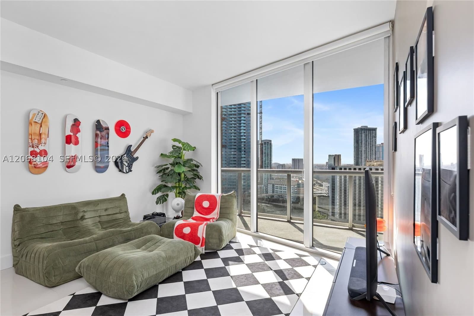 1+1 Condo — 465 Brickell Ave #2504, Miami, FL 33131