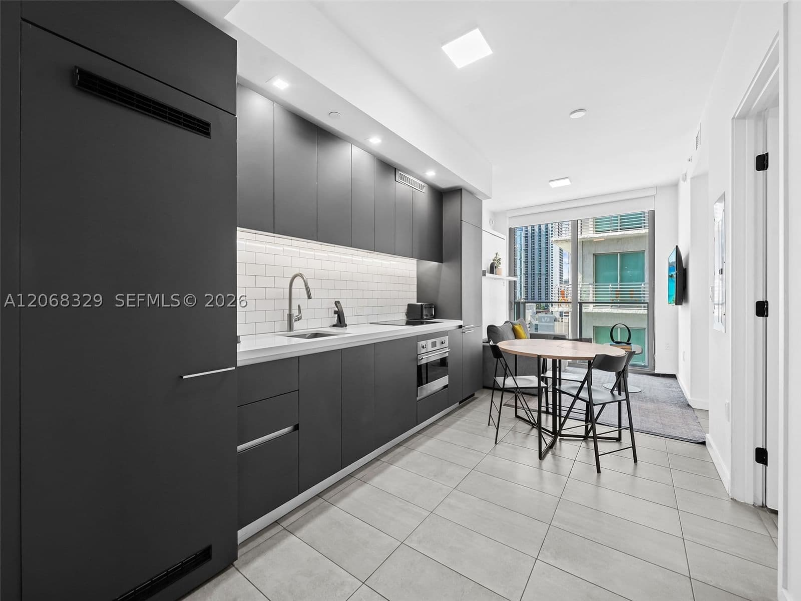 Condo — 227 2nd St #1807, Miami, FL 33132