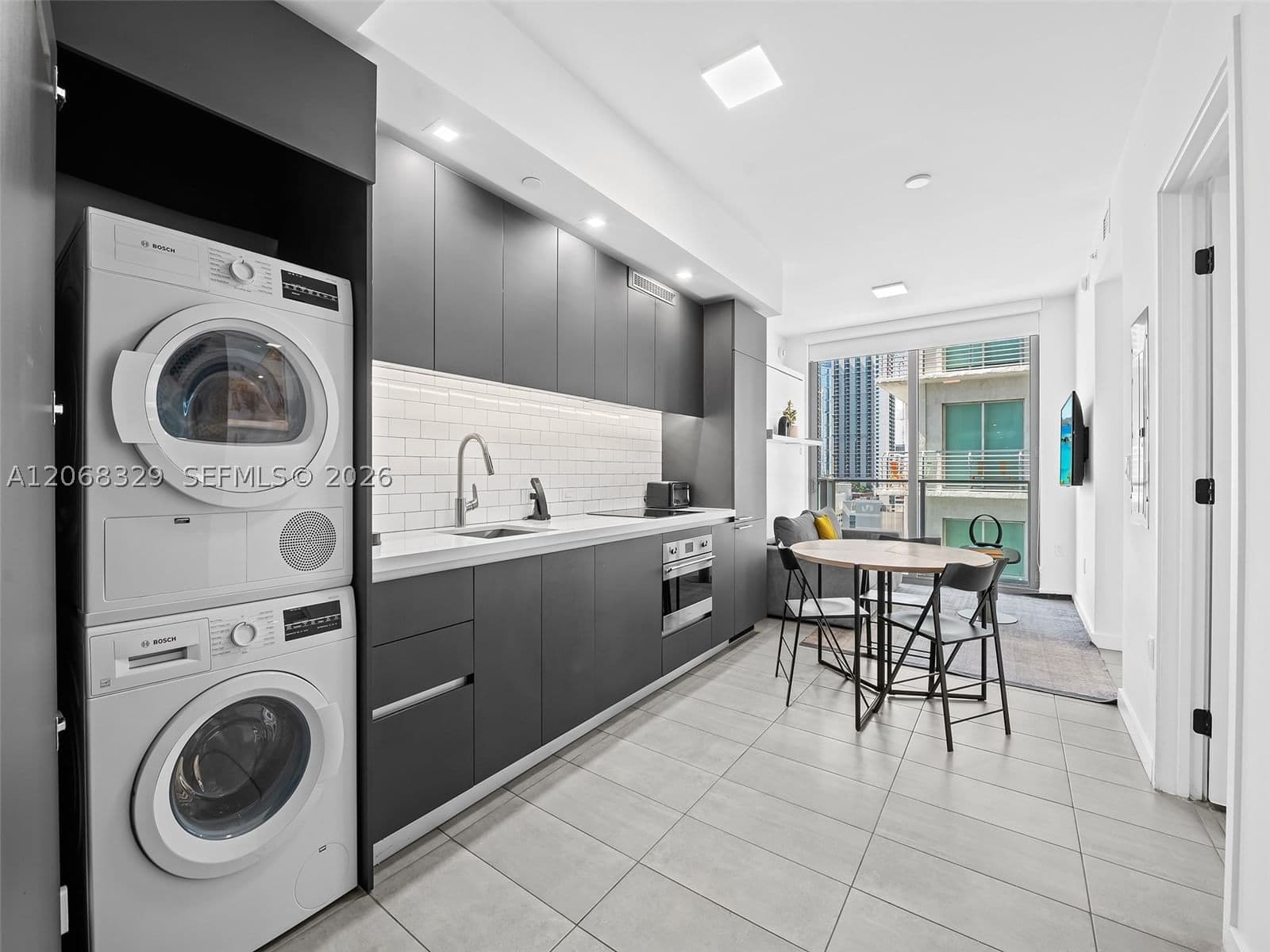 Condo — 227 2nd St #1807, Miami, FL 33132