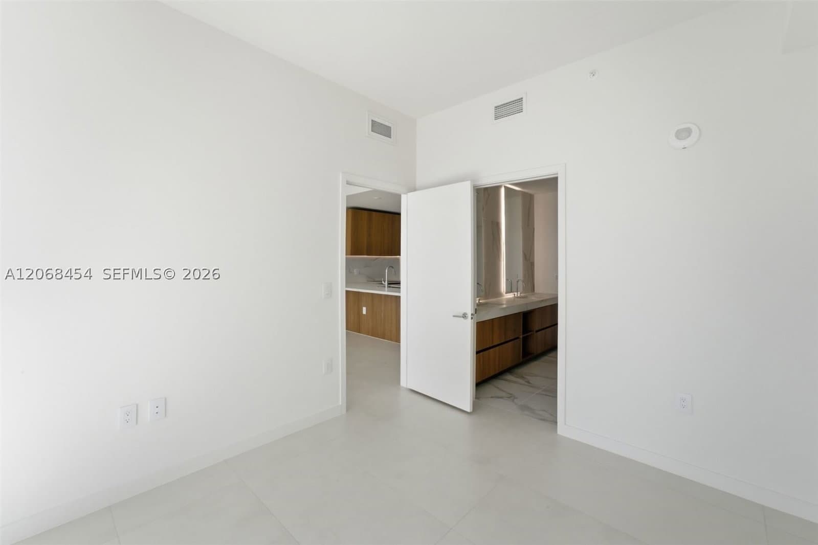 1+1 Condo — 1400 Biscayne Blvd. #3004, Miami, FL 33132