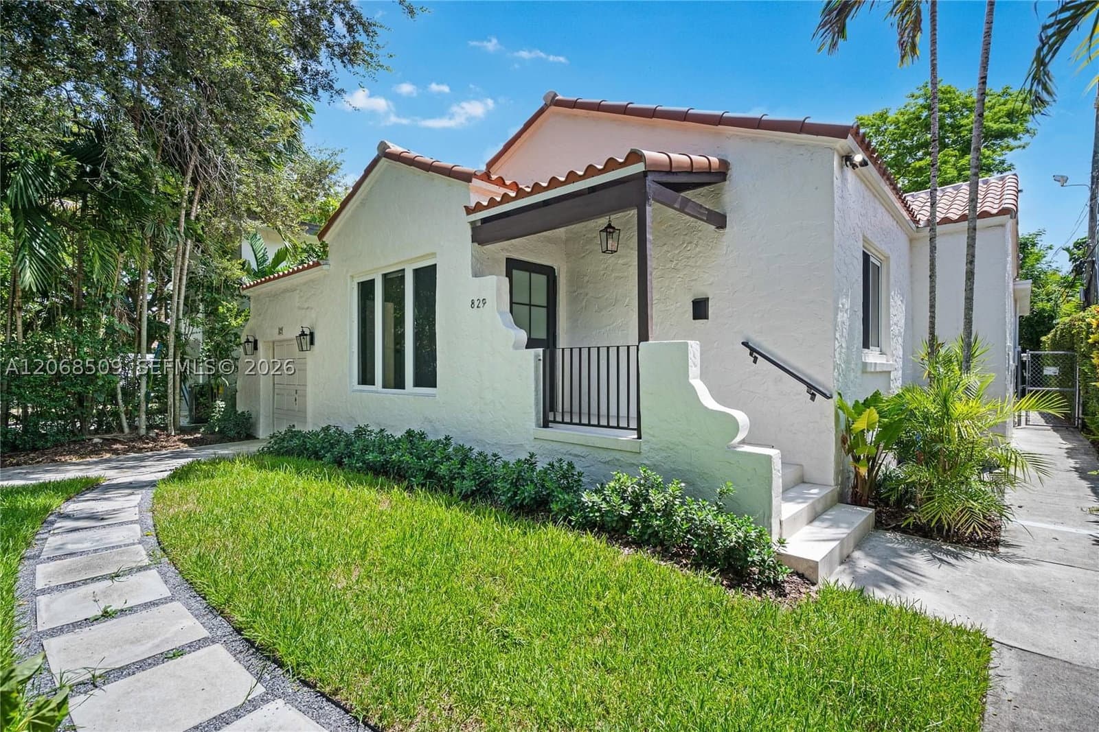 4+1 Müstakil ev — 829 Genoa St, Coral Gables, FL 33134