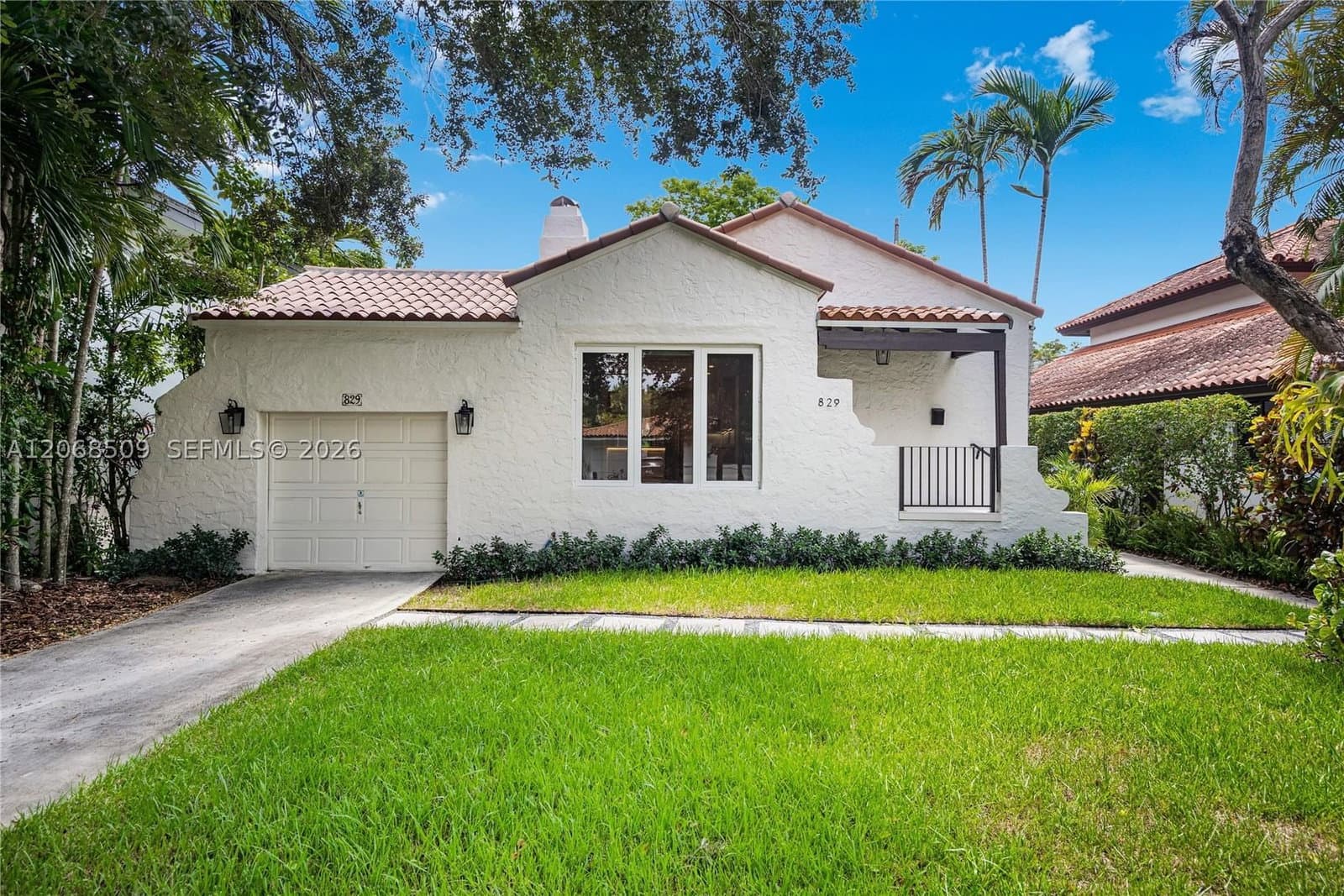 4+1 Müstakil ev — 829 Genoa St, Coral Gables, FL 33134