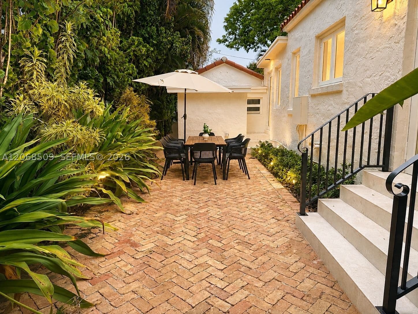 4+1 Müstakil ev — 829 Genoa St, Coral Gables, FL 33134